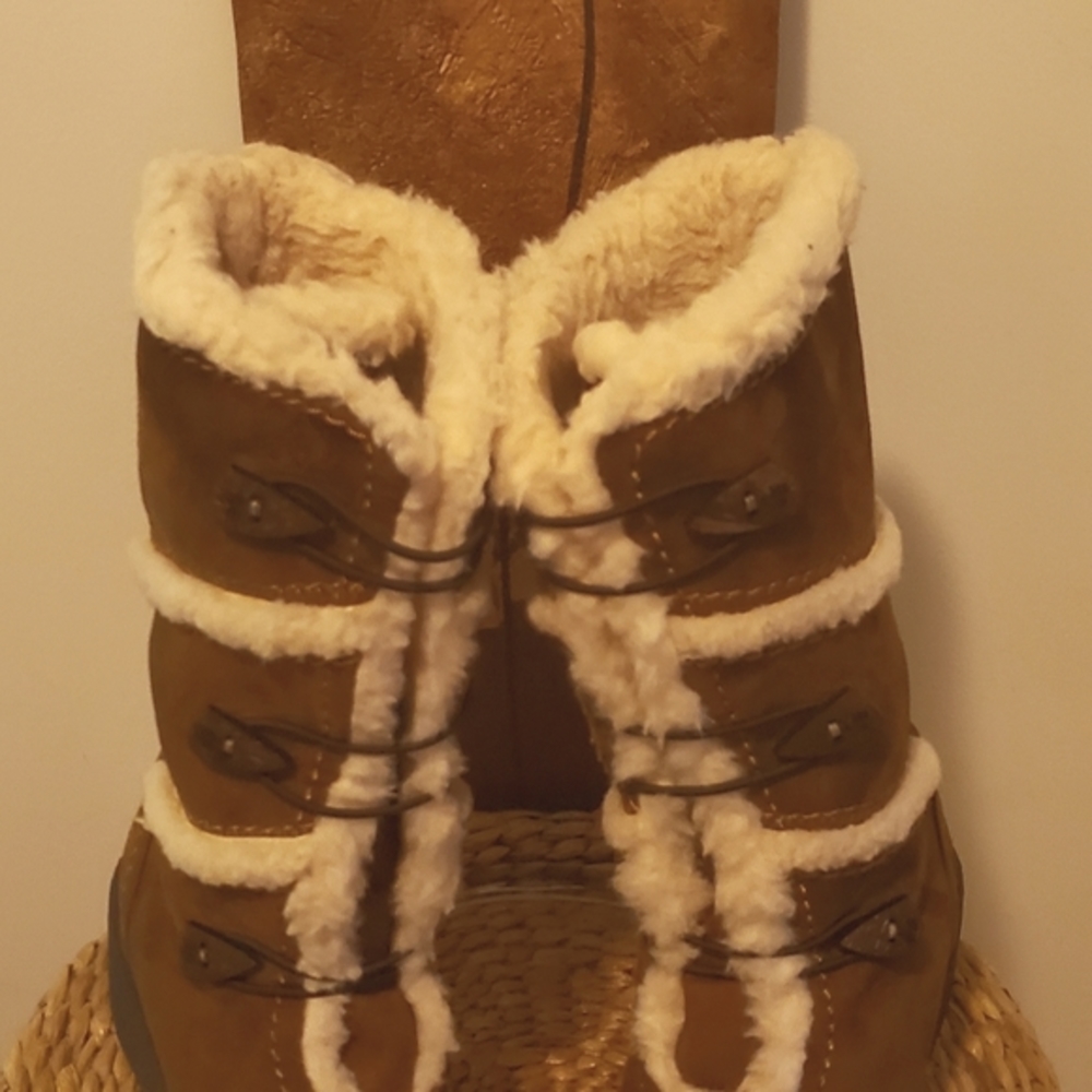 Women's fall/winter boot- never worn